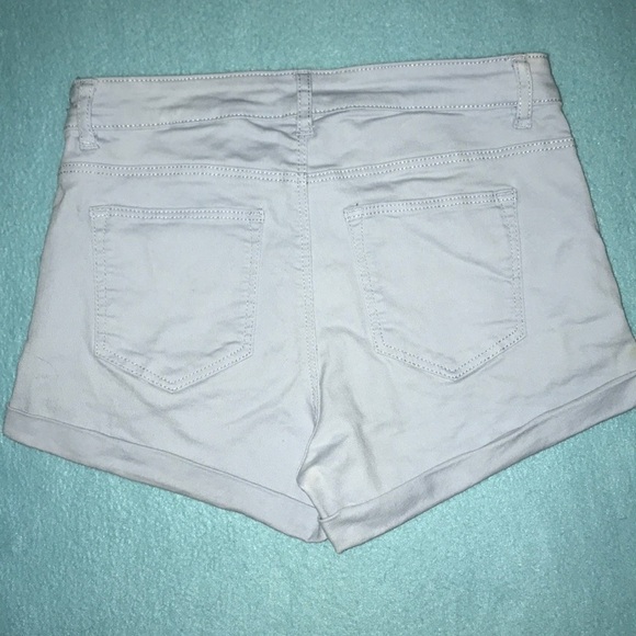 H&M Denim cuffed shorts stretchy 5 pockets button zipper fly NEW size 4 - Picture 2 of 6